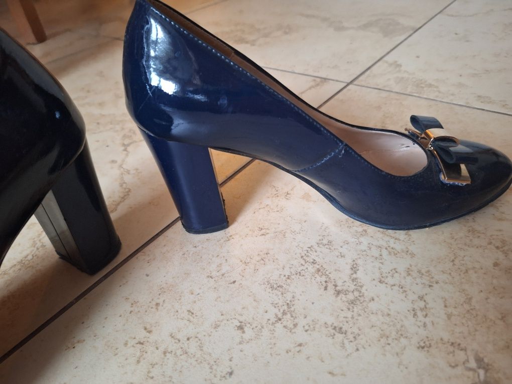 Buty SAGAN granatowe lakierowane