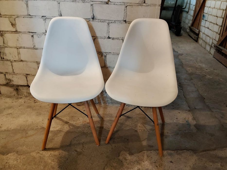 Dwa krzesła stan bardzo dobry