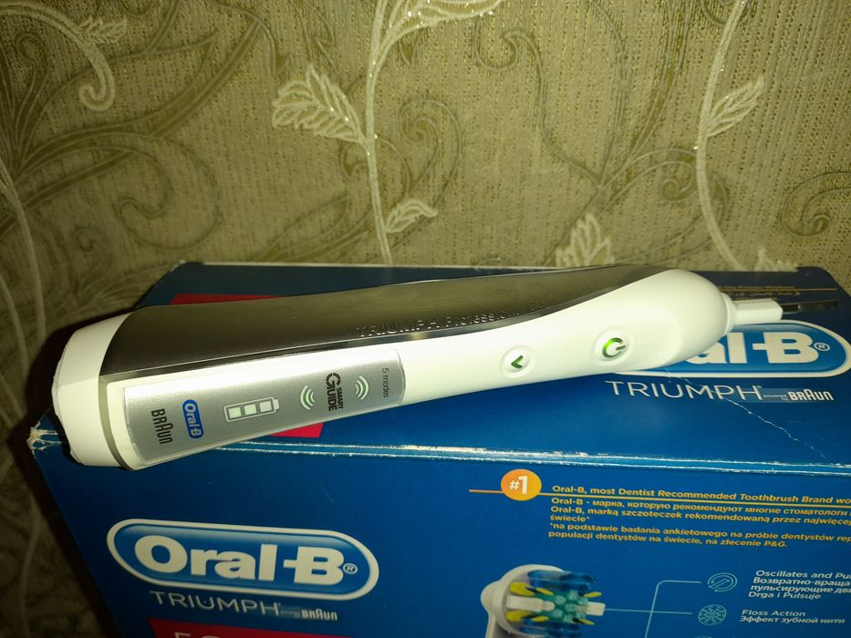 Продам электрическая зубная щетка Oral-B