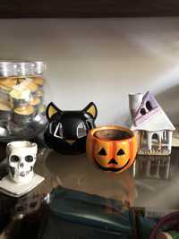 Halloween lampion kot doniczka dynia kominek domek czarownicy czaszka