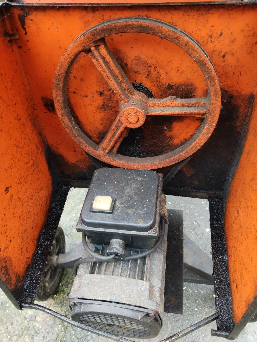 Vende se betoneira