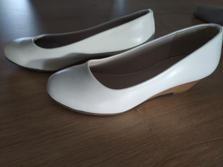 Buty ślubne białe na koturnie