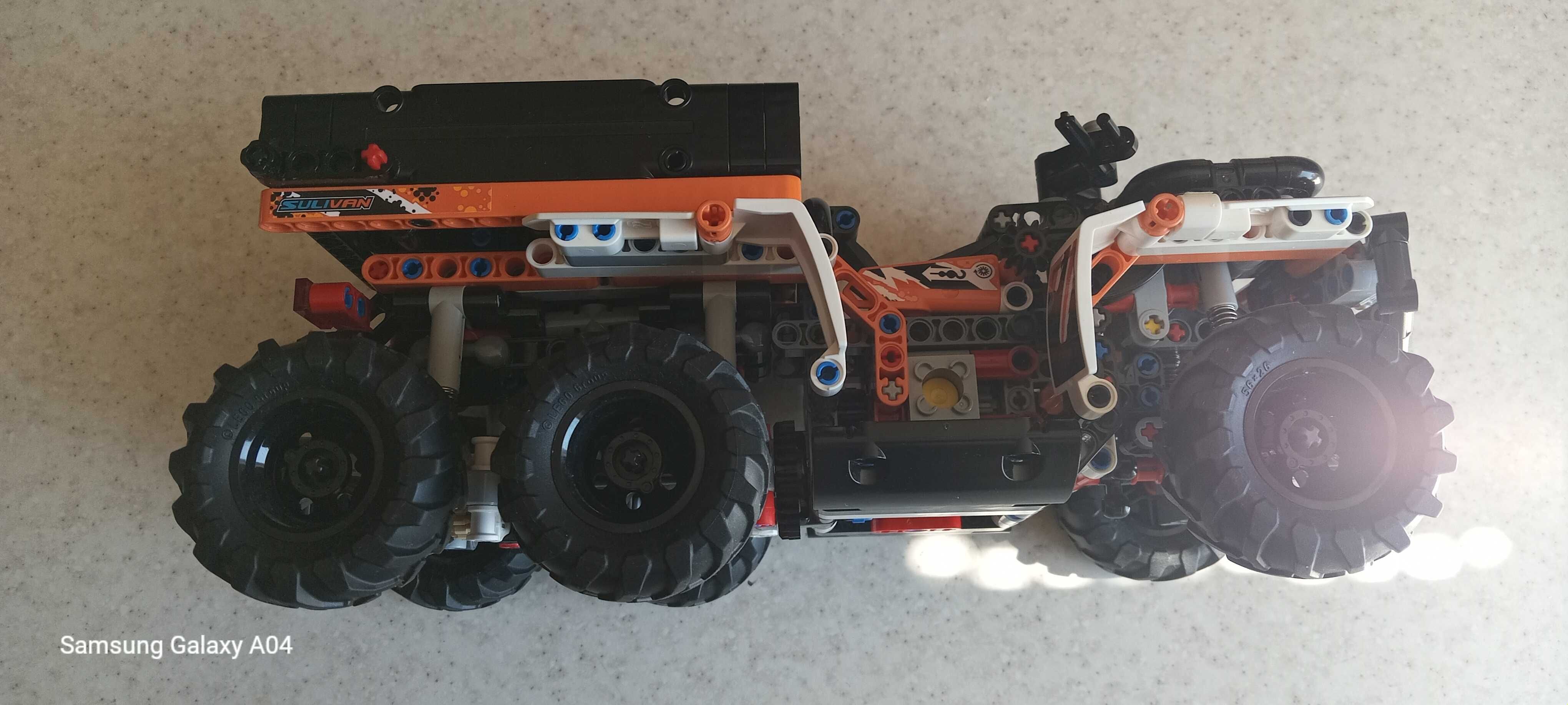 Продаю конструктор LEGO Technic Внедорожный грузовик (42139)