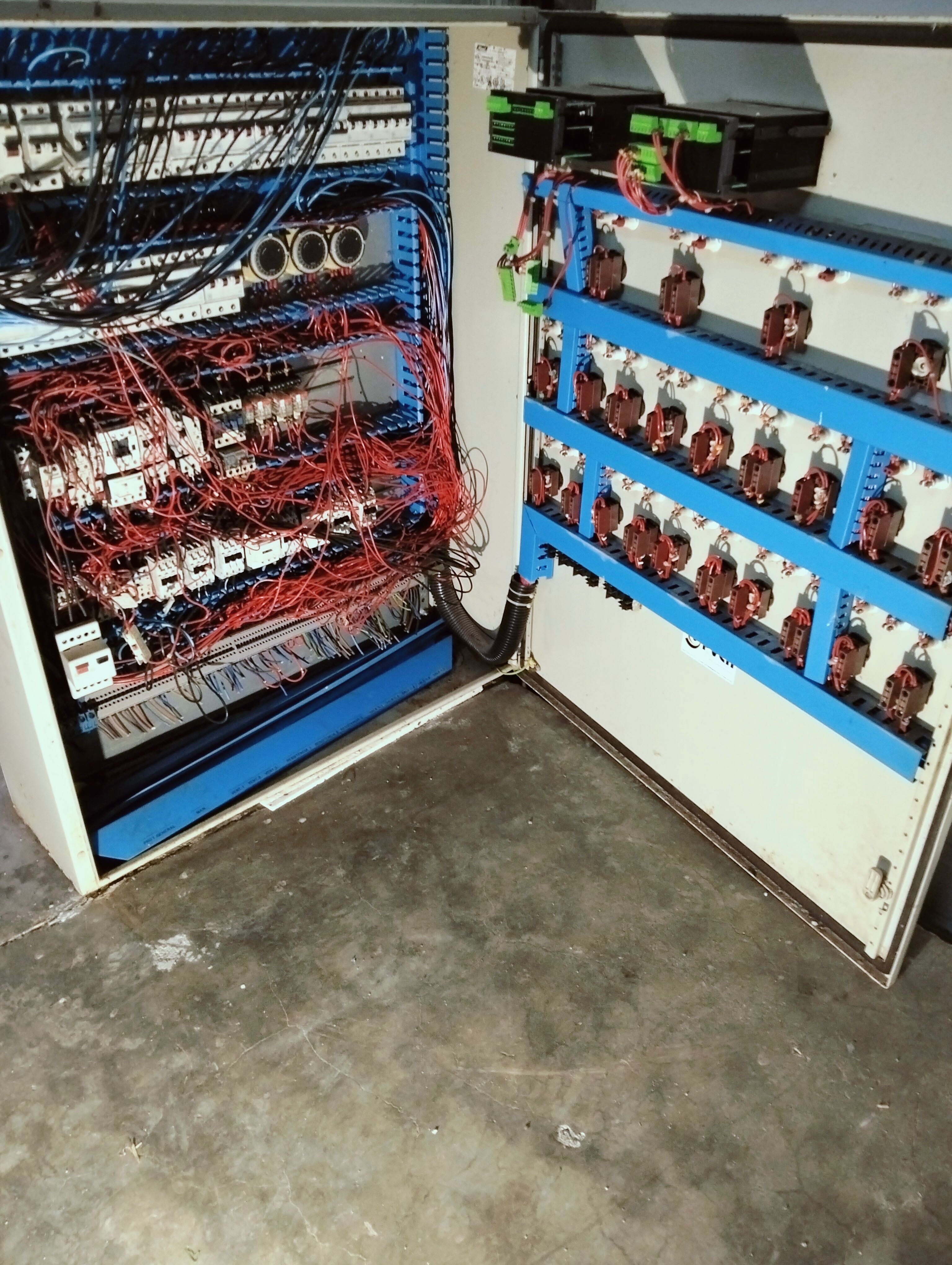 Quadro ELECTRICO INDUSTRIAL (con. disjuntores)