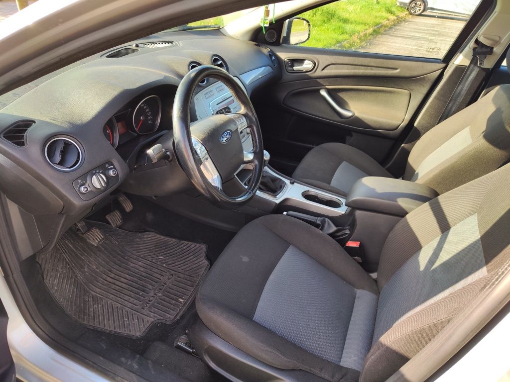 Ford Mondeo 2010 w bardzo dobrym stanie + dodatkowy komplet alufelg