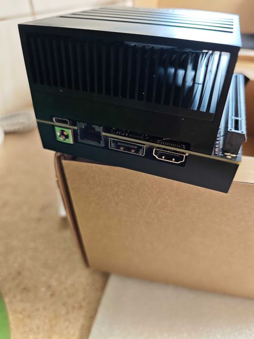 Komputer AI dla programistów video NVIDIA Jetson AGX Xavier (32 GB).