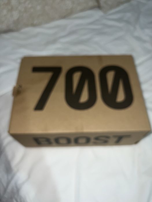 YEEZY BOOST 700 usada 1x