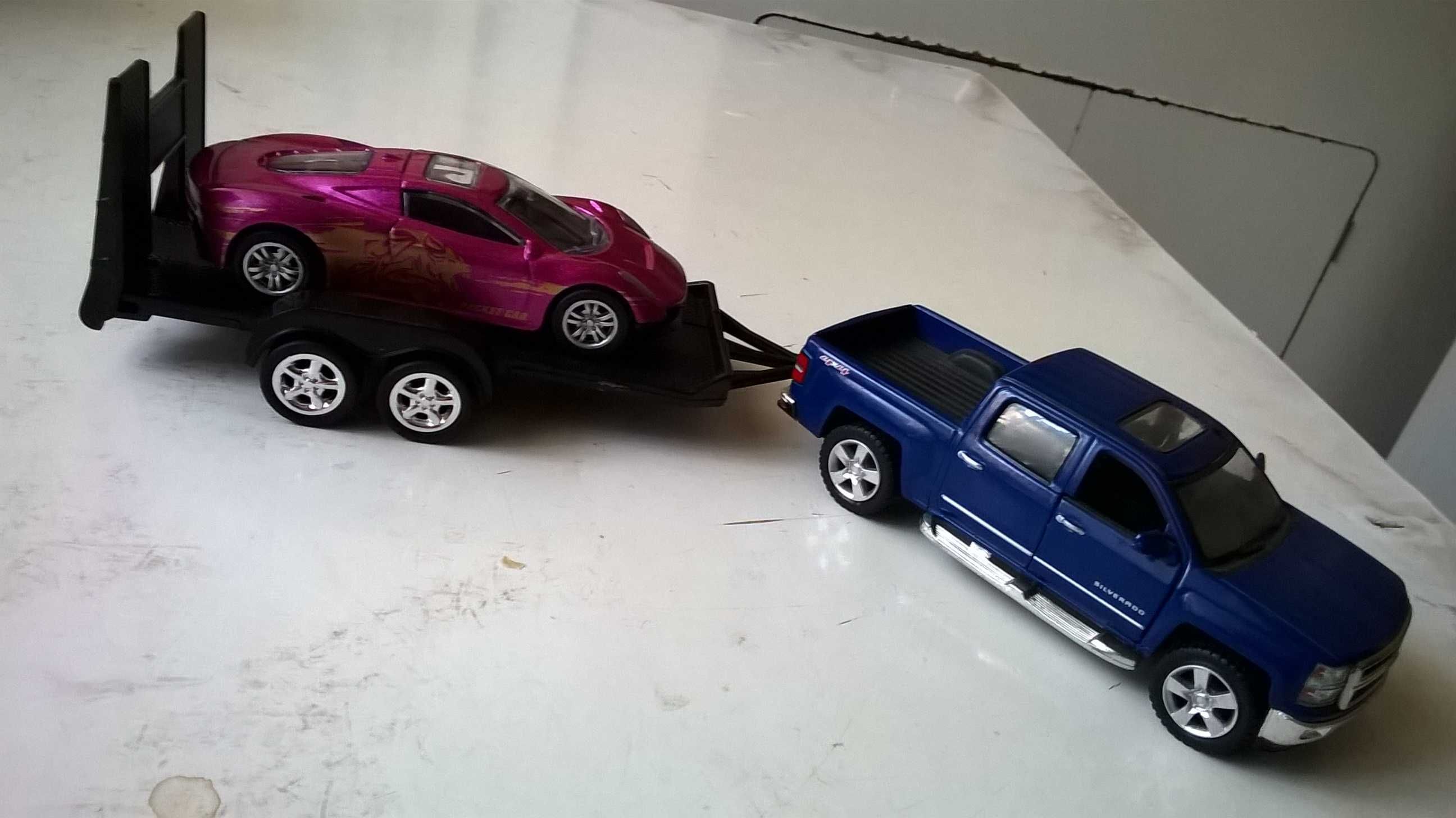 CHEVROLET Silverado model z przyczepą lawetą + pocket car