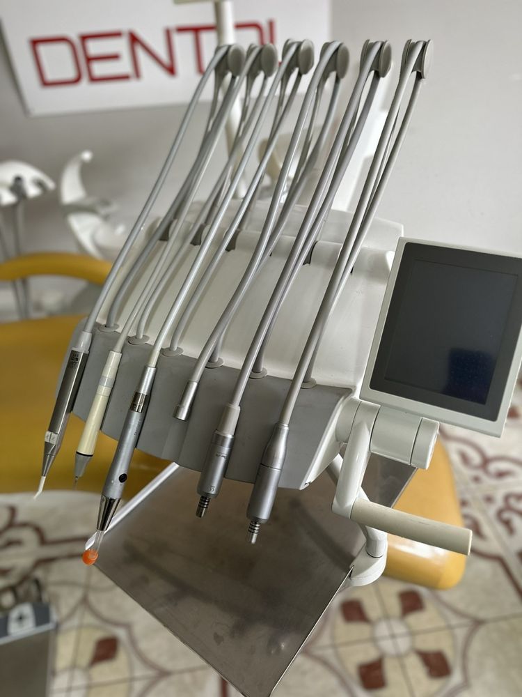 Стоматологічне крісло Diplomat Adept DA370