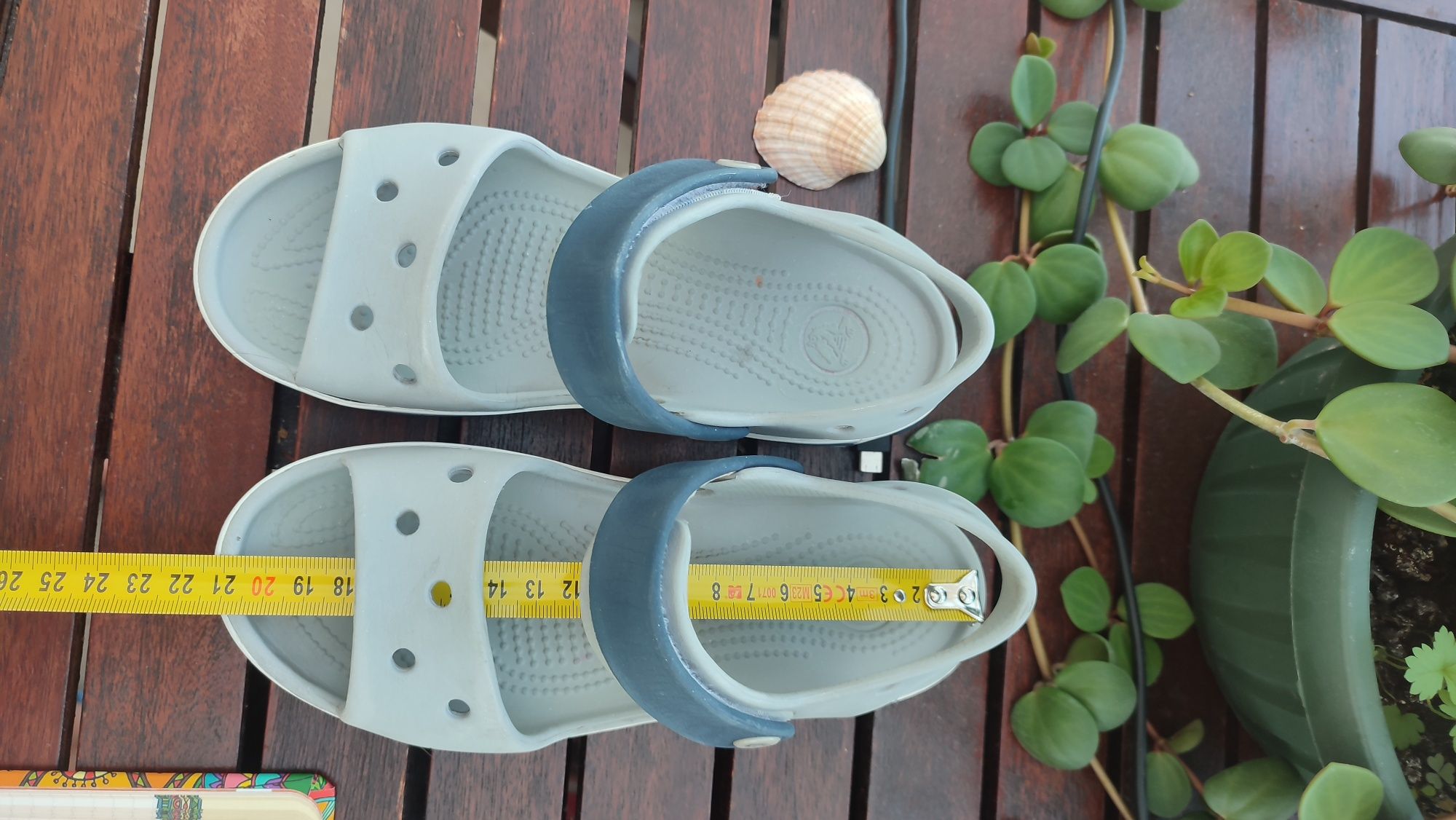 Crocs szare sandałki J2