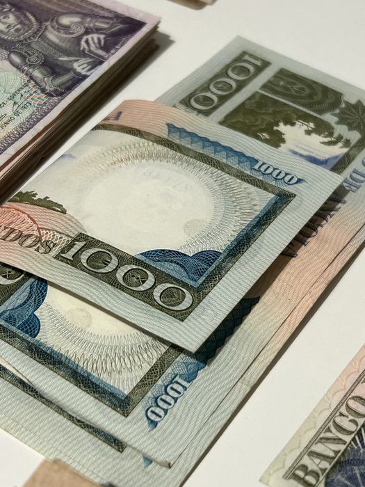 Notas escudos Angola ( valores na descrição )