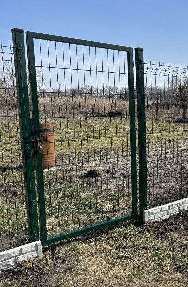 Хвіртка для огорожі з сітки