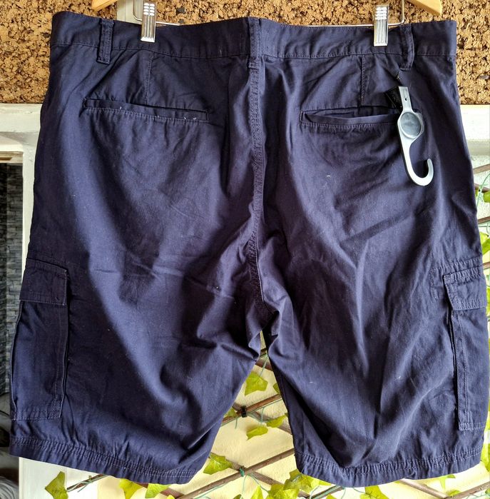 Bermudas calções novas multibolsos
Tecido /sarja em azul escuro
N 48
N