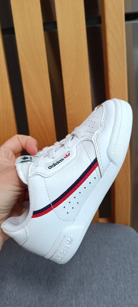 Кросівки Adidas Continental 25 розмір!