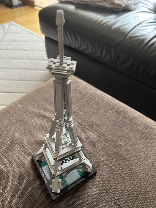 Torre Eiffel em LEGO