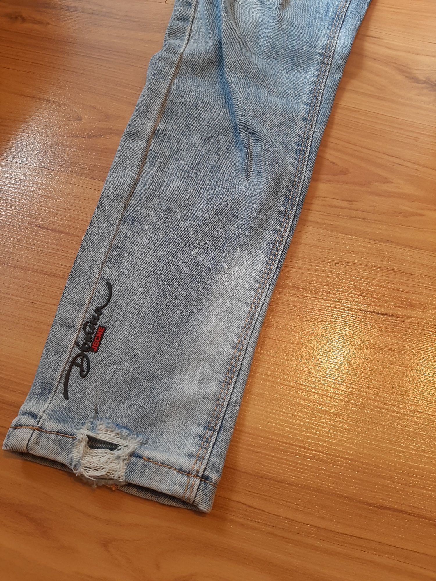 Damskie spodnie jeans S/M z dziurami