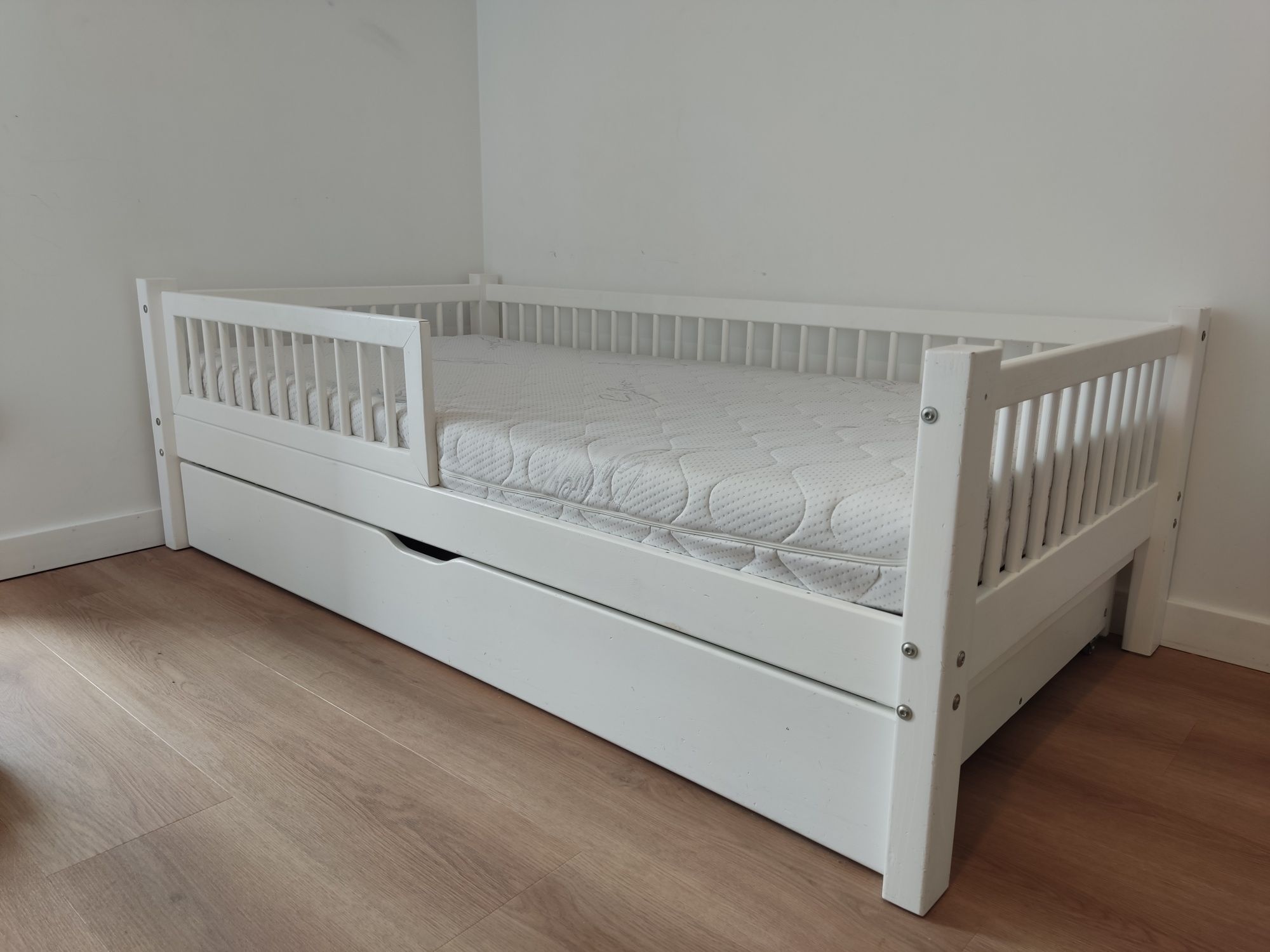 Łóżeczko łóżko dla dziecka Basic Bello Plus z szufladą  160x80