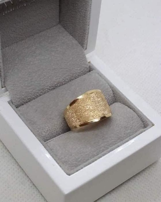 Okazały Złoty Pierścionek Diamentowany