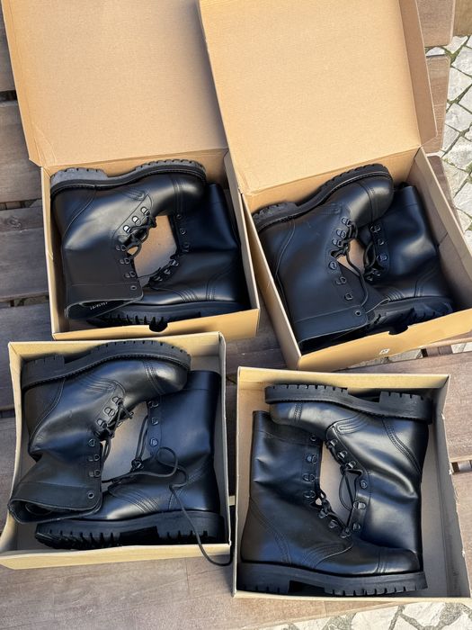 Botas pretas militar