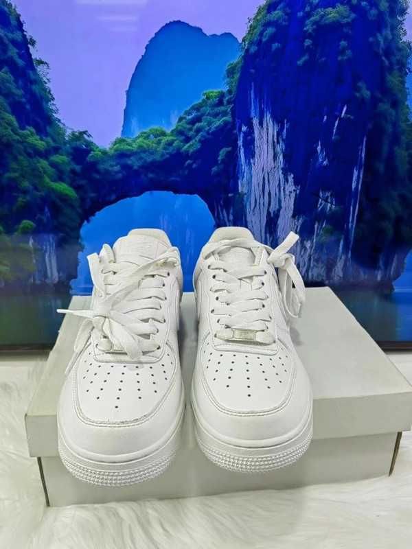 Iconic White on White Nike Air Force 1 Low ‘07 39