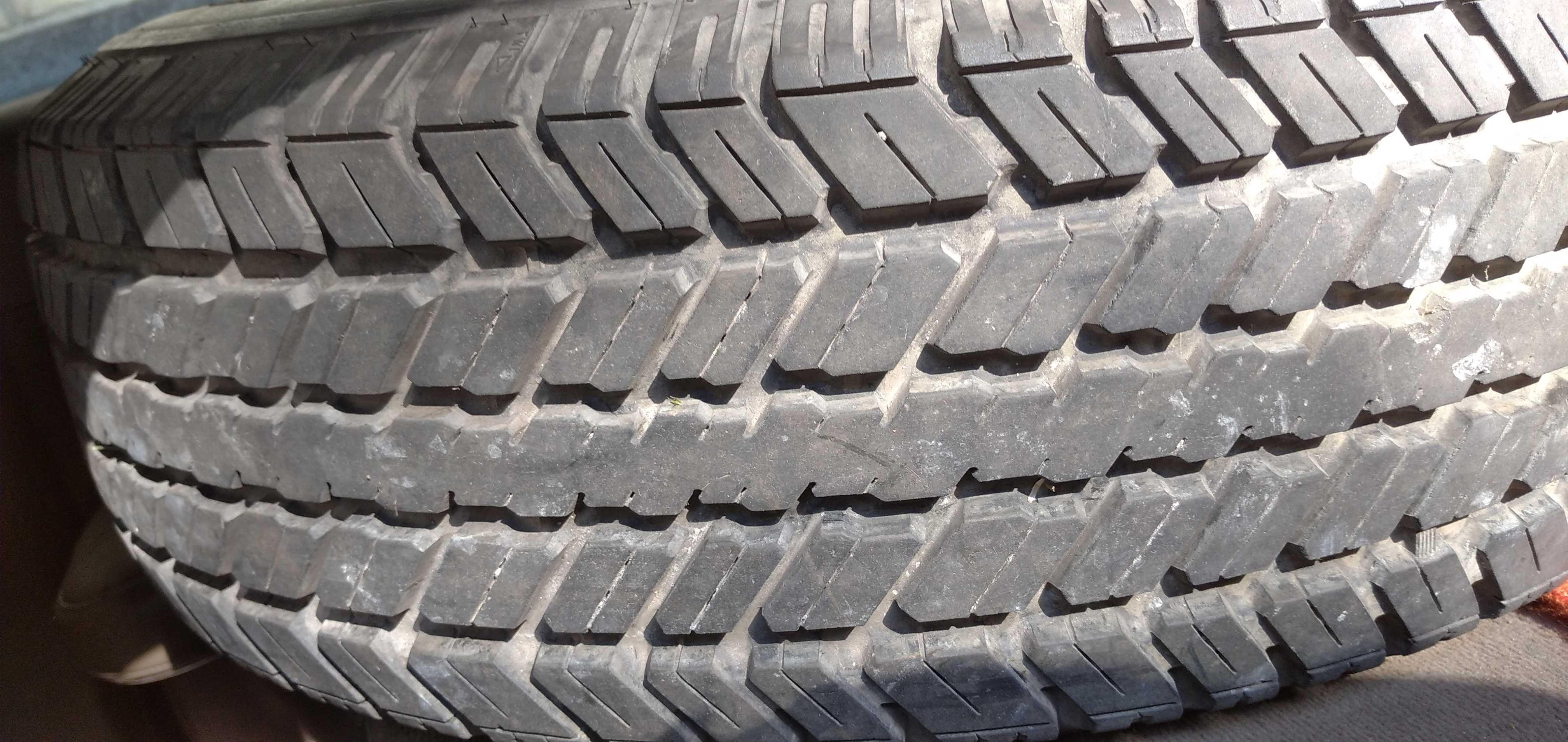 Продам запаску goodyear wrangler 245 70 r16 кріплення 5x114.3