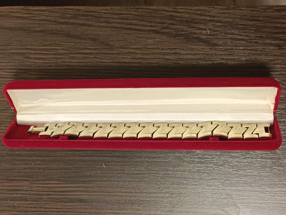 Цирконієвий браслет з футляром