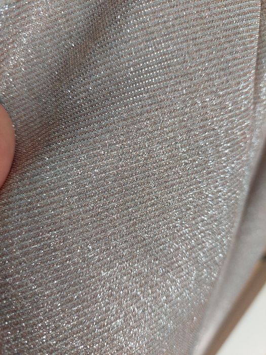 Złota sukienka długa na wesele z krótkim rękawkiem