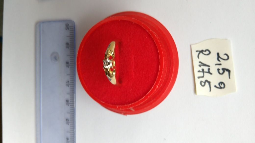 Pierścionek złoty z diamentami w cenie 5500 zł