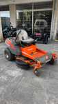 Trtor corta relvas HUSQVARNA Z242F (Giro Zero)
