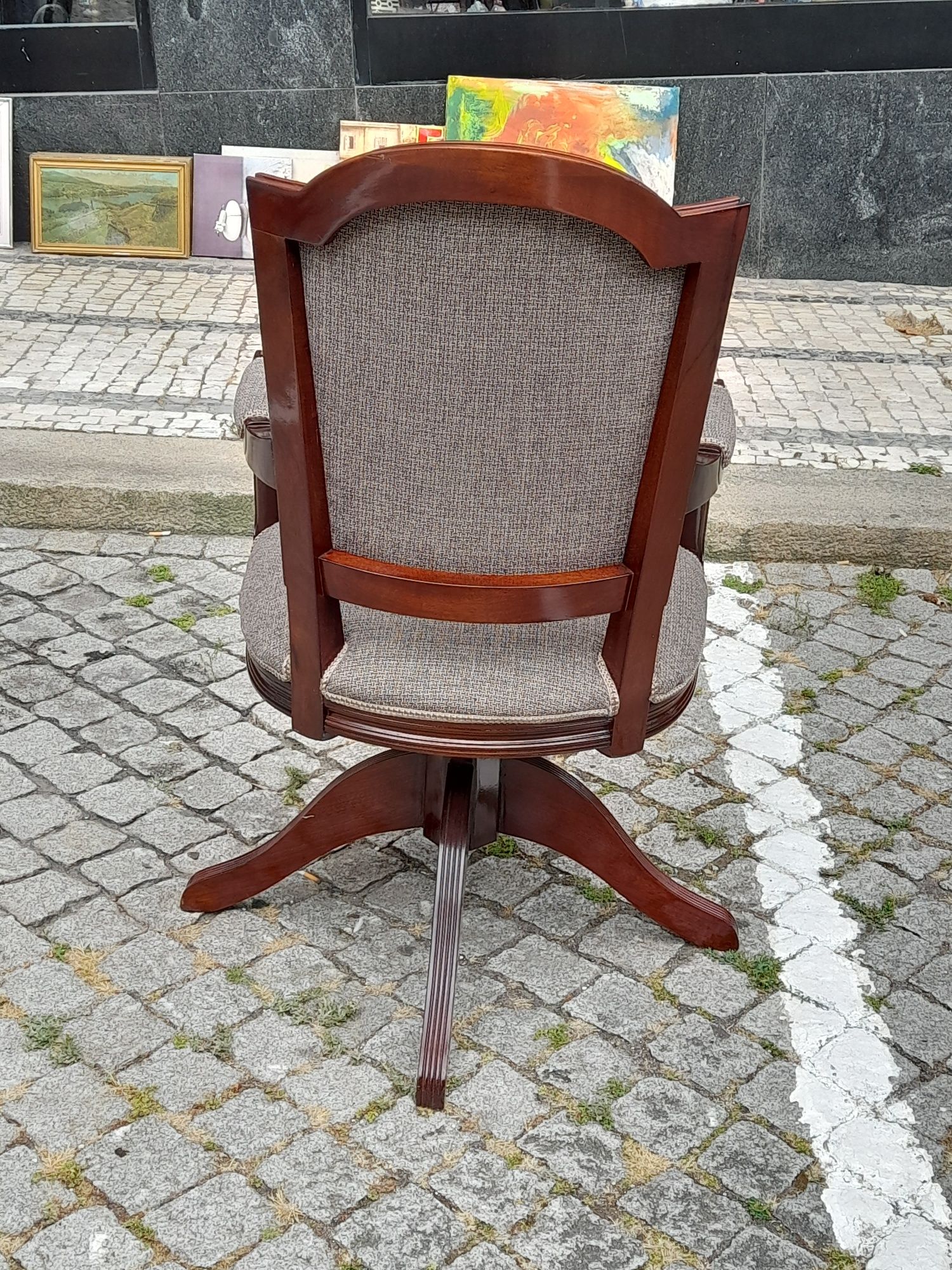 Cadeirão giratório de secretária - Restaurado - cadeira impecável TOP