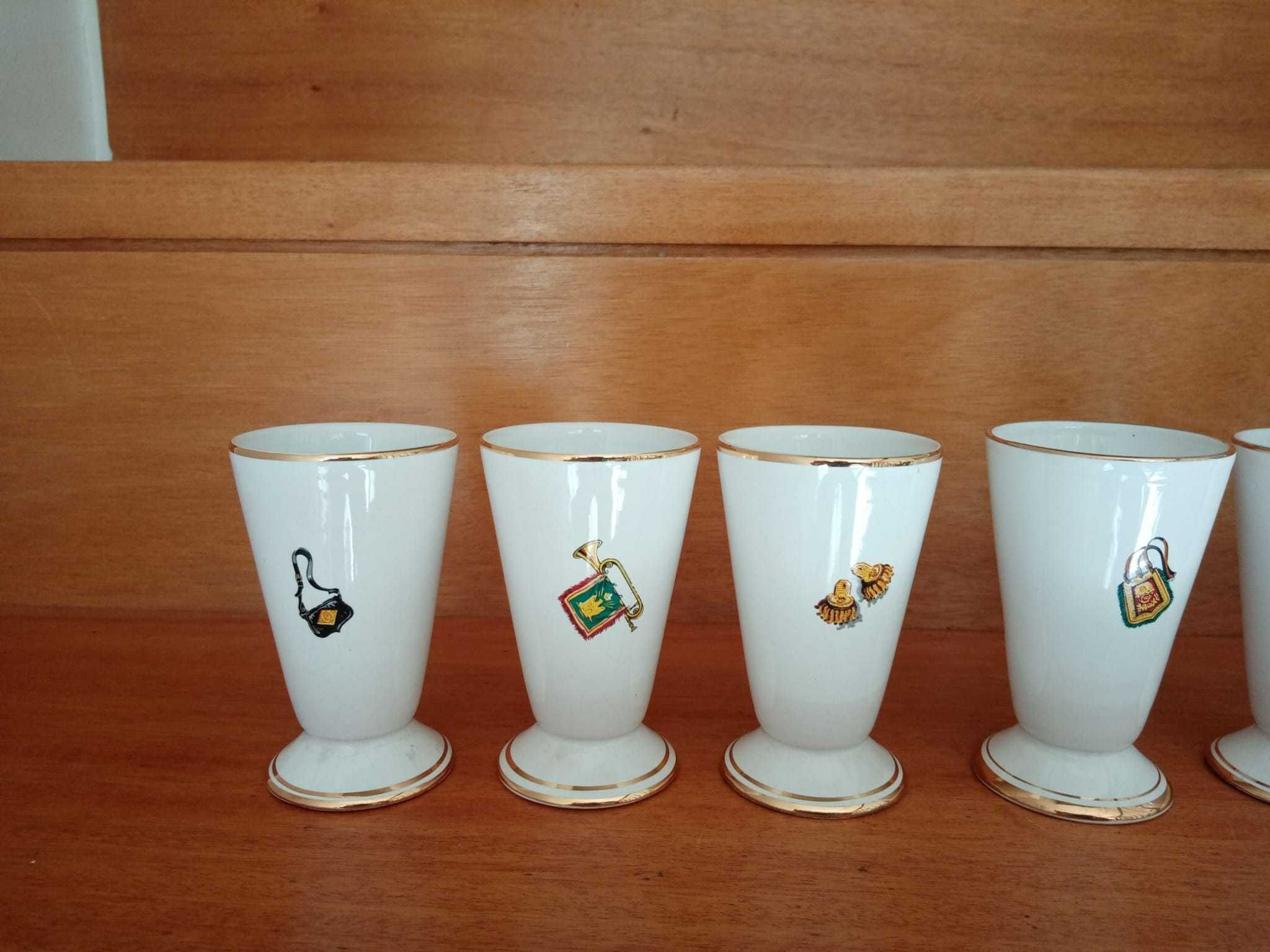 Garrafa de Licor vintage com 6 copos, da marca Louçarte (anos 60)