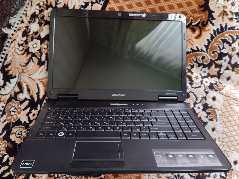 Продам ноутбук Emachines E627 (на запчастини)