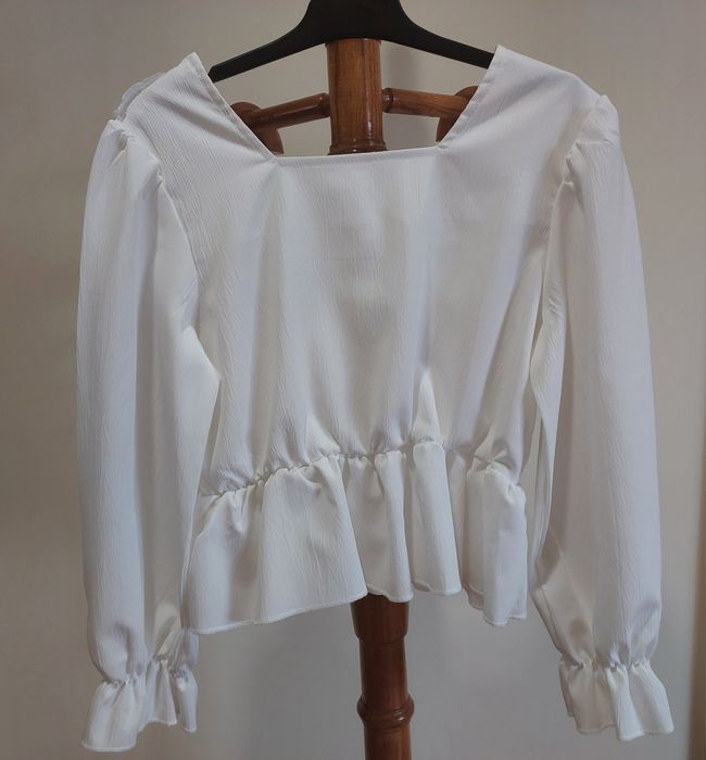 Blusa Folhos e Renda, 10A