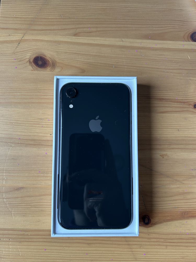 Apple iPhone Xr z pudelkiem