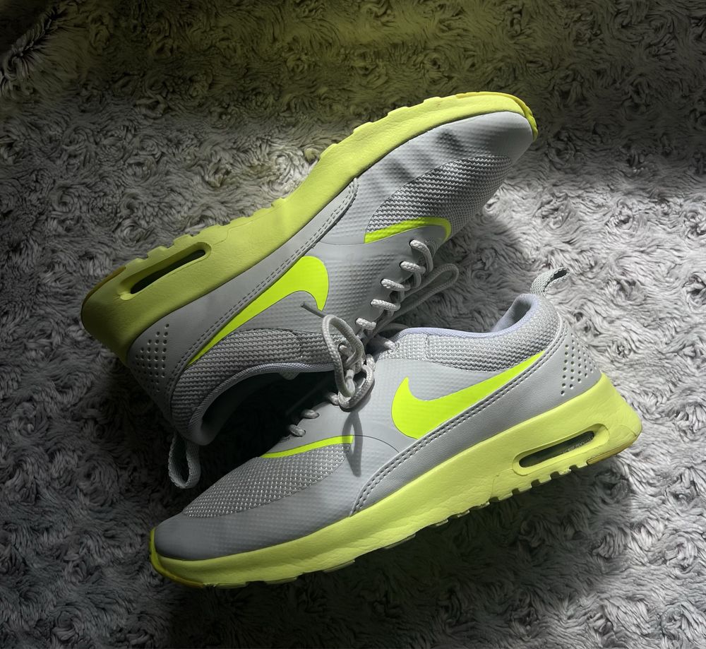 Кросівки Nike Air Max Thea Volt