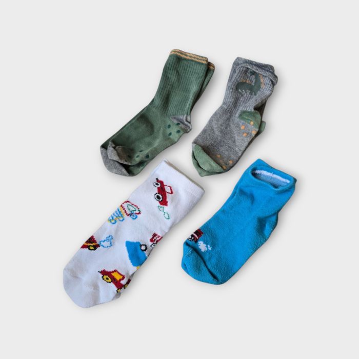 Skarpety dziecięce zestaw 4 par H&M