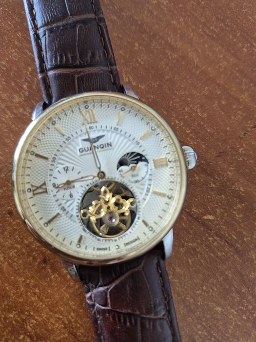 Годинник марки Guanqin
