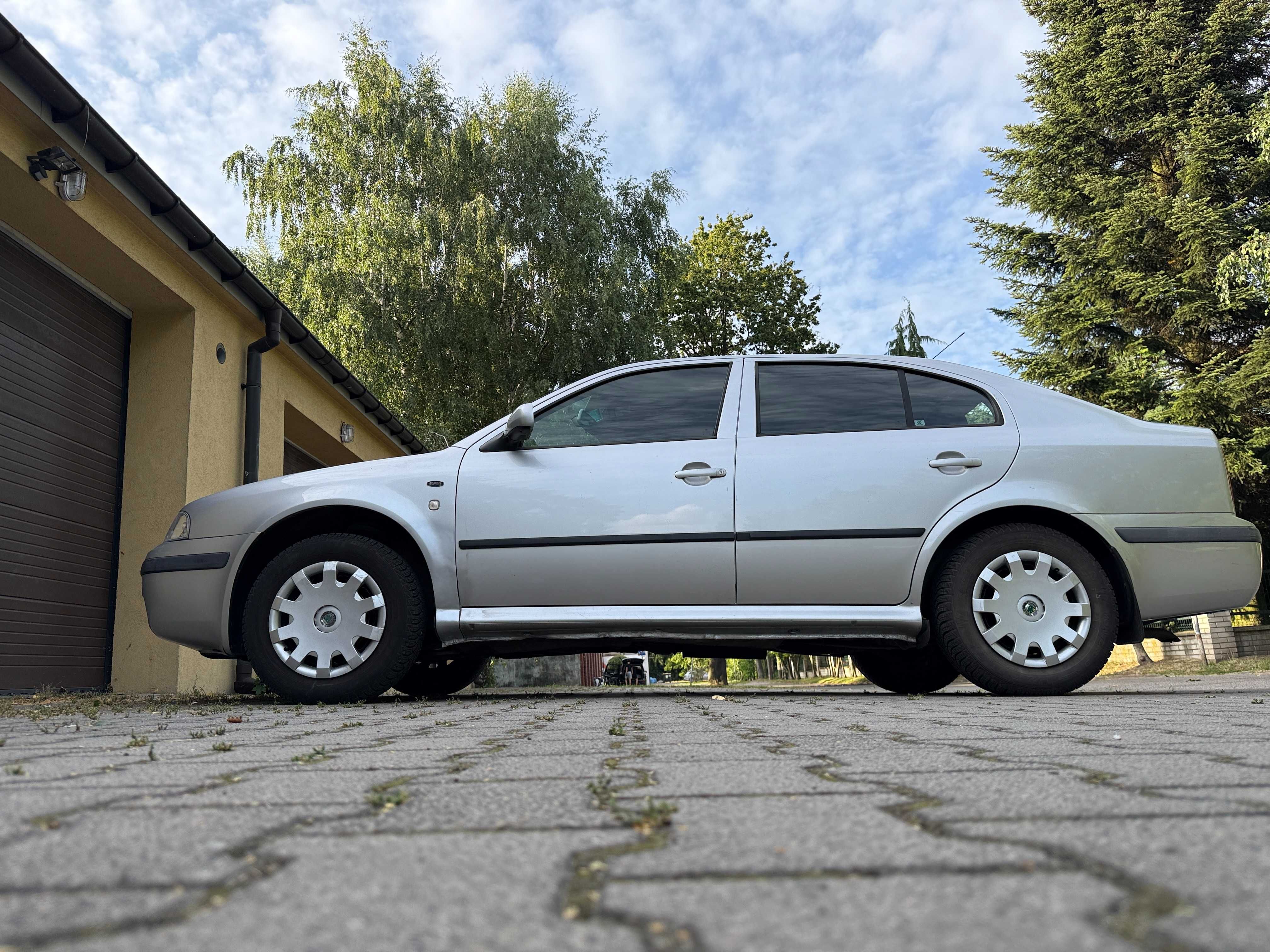 Skoda Octavia hatchback 1.6 SR 101KM 2002r. Zadbany