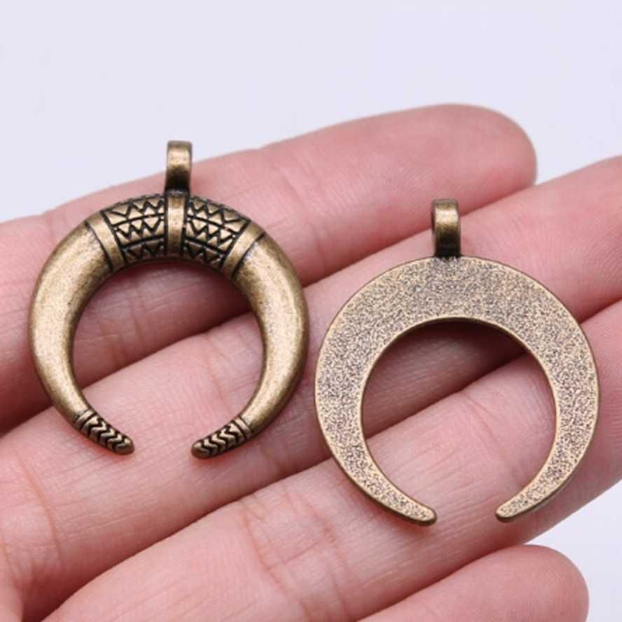 Lunula półksiężyc amulet talizman Wicca słowiański kolor mosiądz