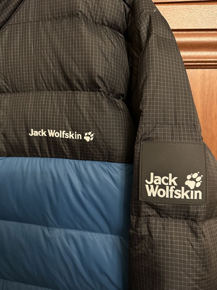 Jack Wolfskin пухова тепла легка куртка розмір 2 xl