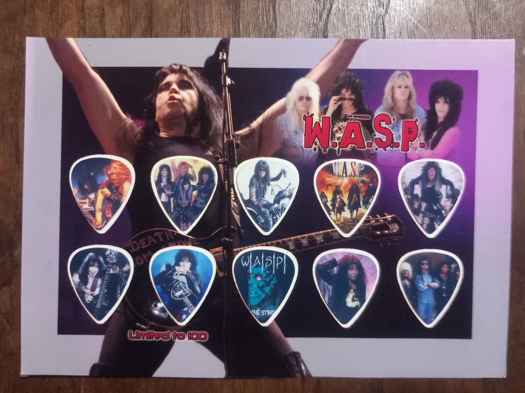 10 palhetas da banda WASP