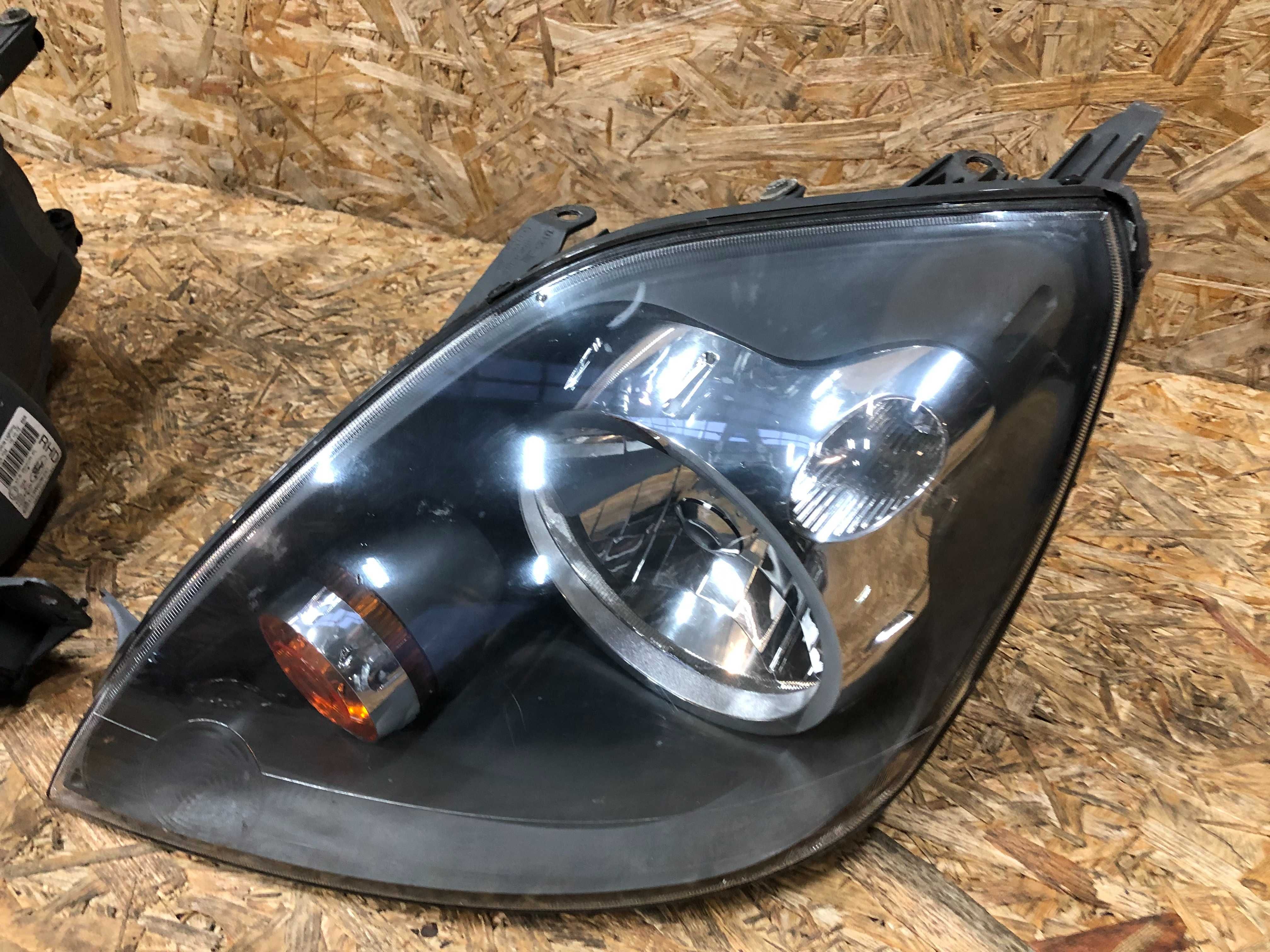 Lampa/reflektor przedni Ford Fiesta Mk6 lift
