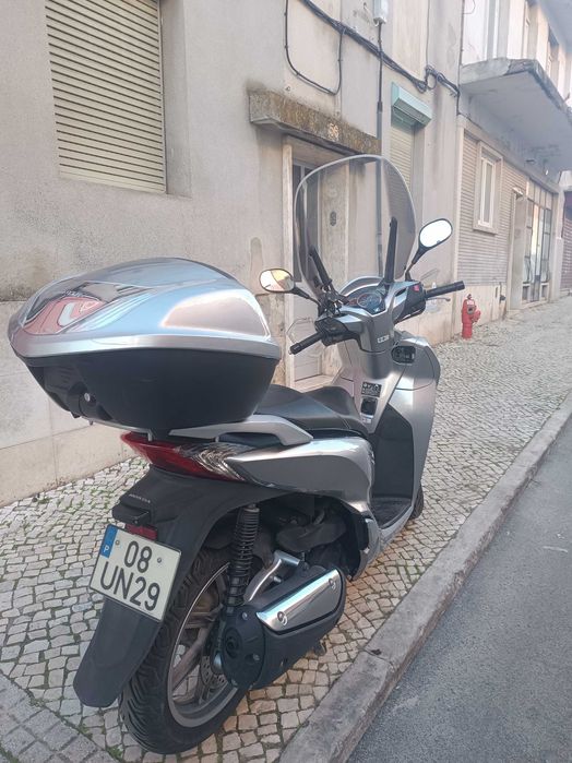 Honda SH300i –  Muito bem estimada – 2 chaves + alarme