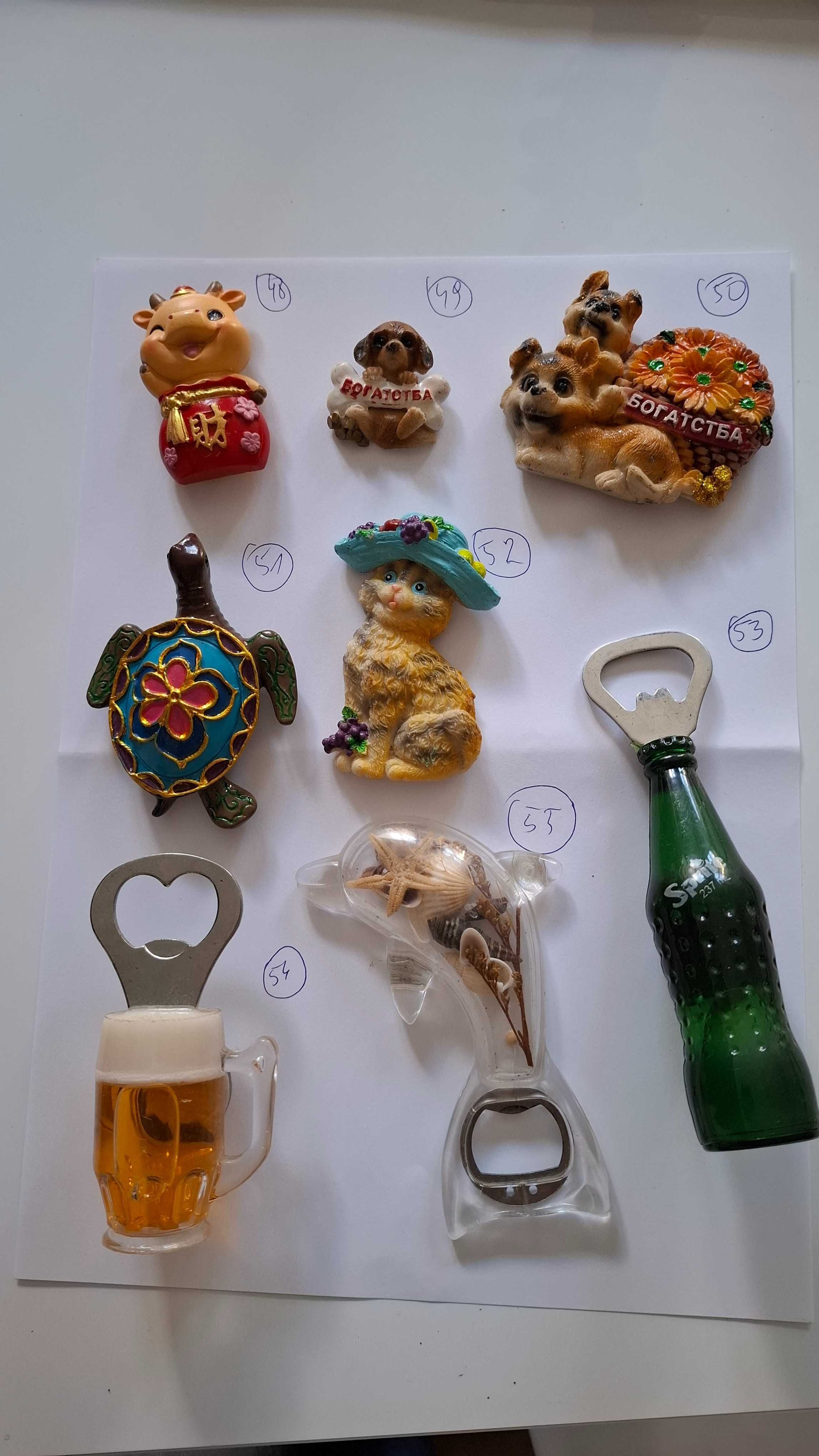 Różne magnesy na lodòwkę