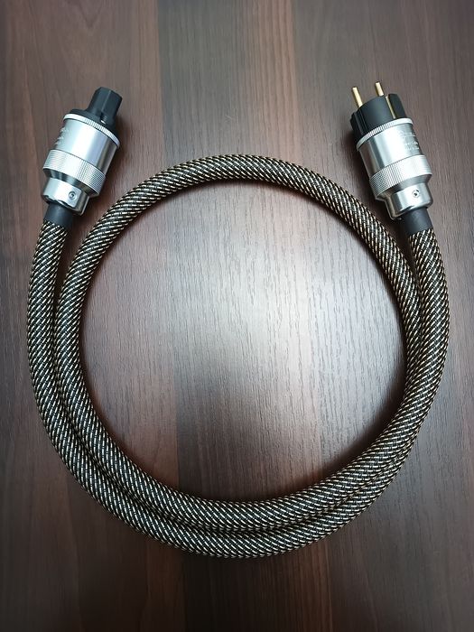Сетевой кабель Neotech для аудиотехники.