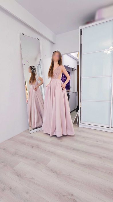 Блідо-рожева вечірня сукня/(плаття) на випускний з розрізом.