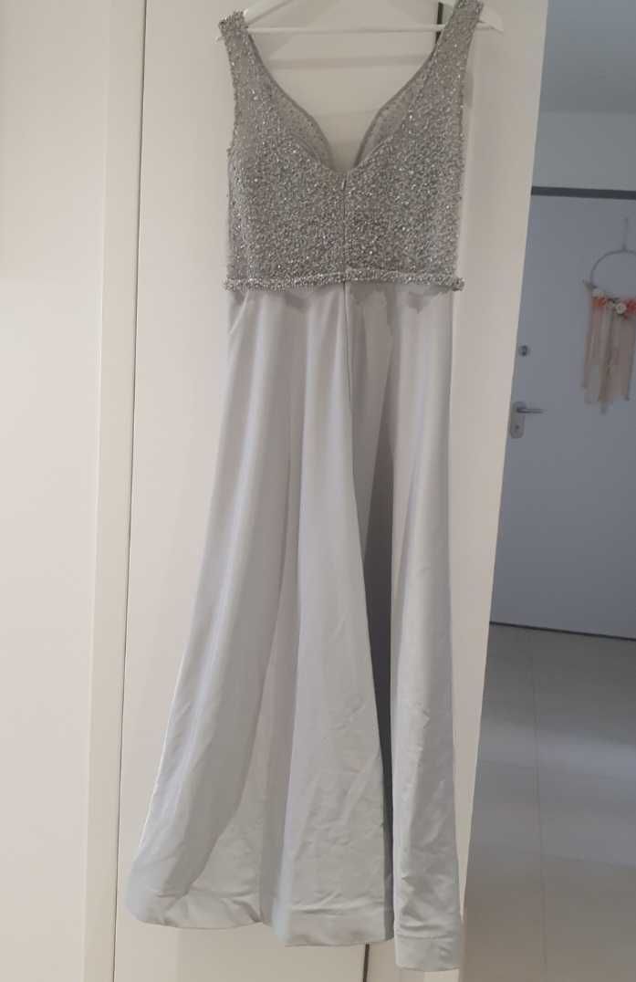 Vestido prateado de noite ou de casamento