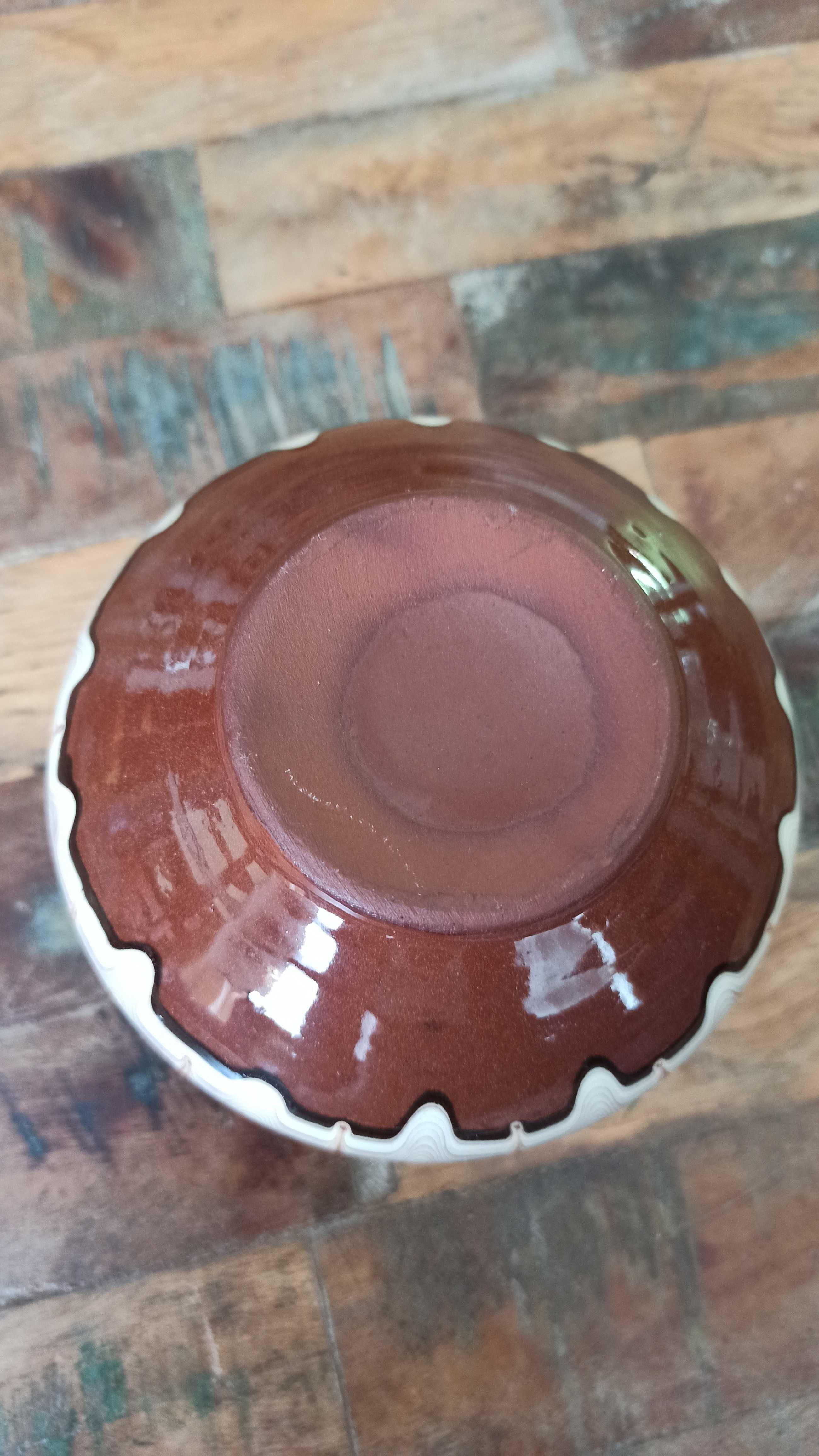 Śliczny dzbanek ceramiczny z Bułgarii