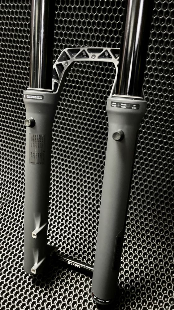 Розпродаж  Вилка RockShox ZEB Ultimate MTB нова
