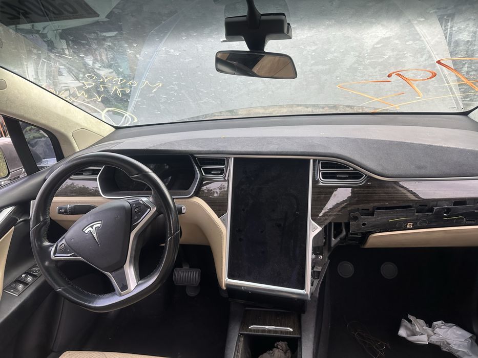 Розбирання, запчастини Tesla X